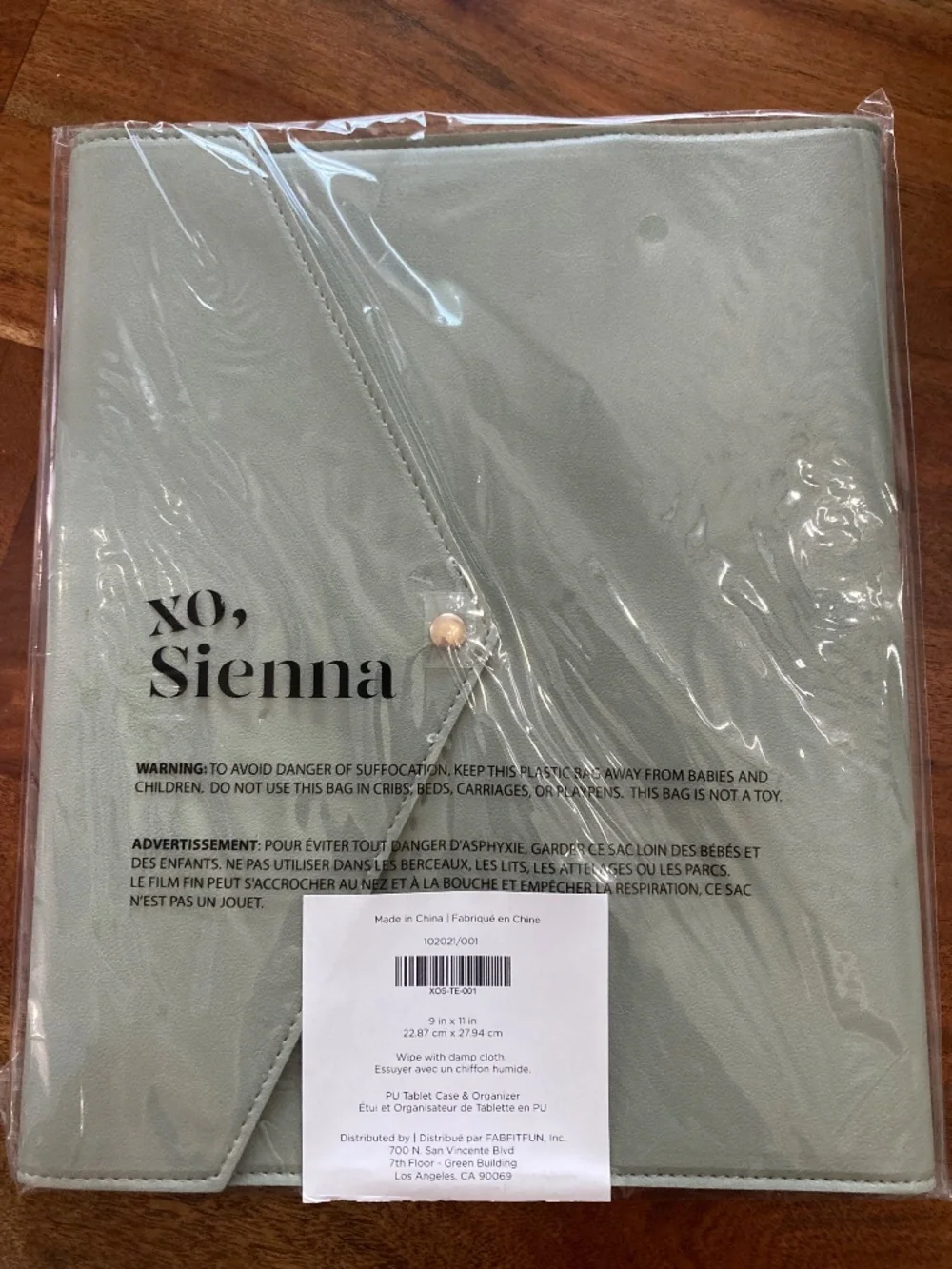 XO, Sienna Vegan Leather Tablet Case + Organizer - Sage Green - 11” x 9”